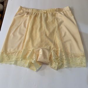 RHONDA SHEAR PIN-UP GIRL PANTIES BUTTER YELLOW/LACE SZ L POLY/SPANDEX COTTON